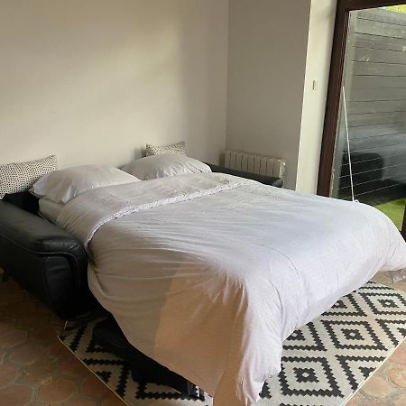 Bonnelles Studio Duplex Avec Spa Et Cour Privee מראה חיצוני תמונה