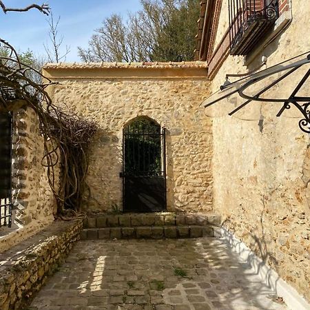 Bonnelles Studio Duplex Avec Spa Et Cour Privee מראה חיצוני תמונה