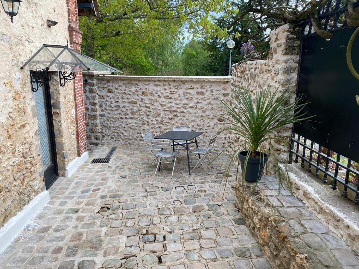 Bonnelles Studio Duplex Avec Spa Et Cour Privee מראה חיצוני תמונה