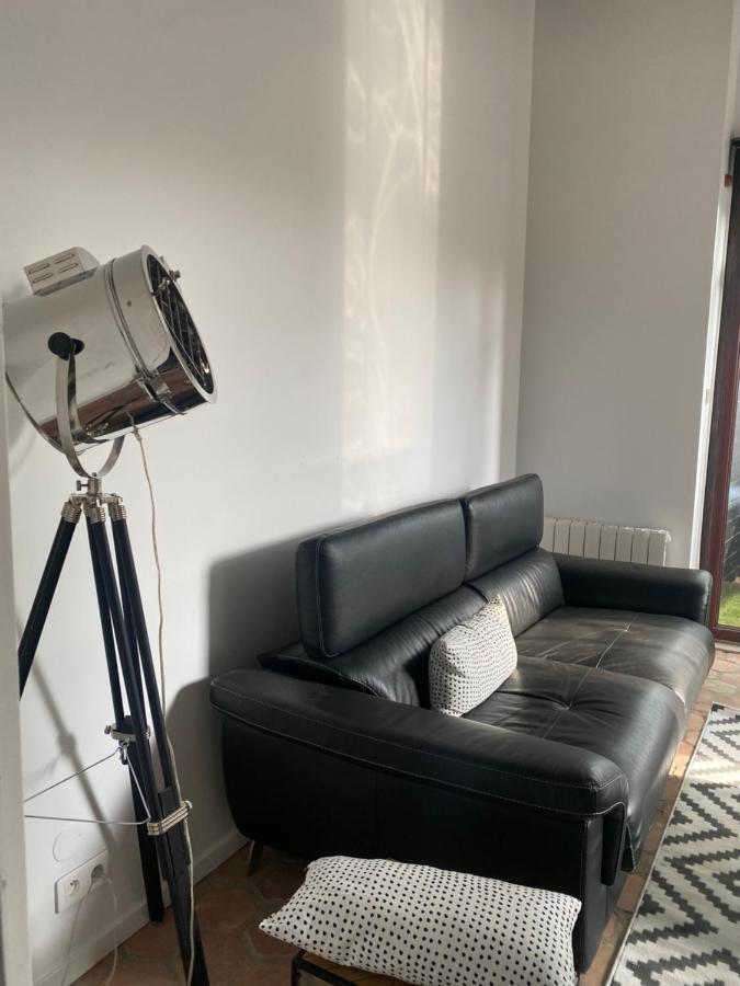Bonnelles Studio Duplex Avec Spa Et Cour Privee מראה חיצוני תמונה