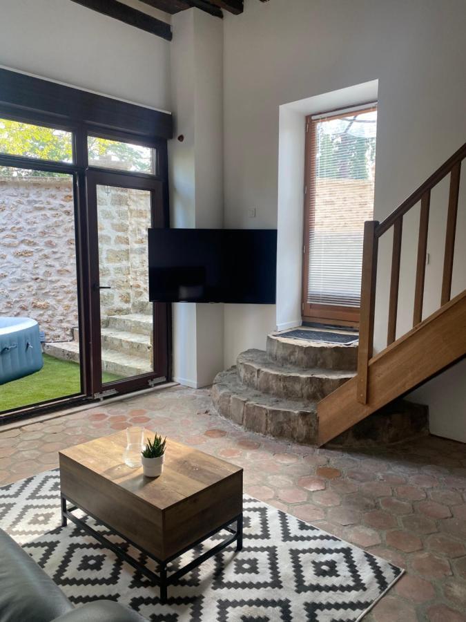 Bonnelles Studio Duplex Avec Spa Et Cour Privee מראה חיצוני תמונה