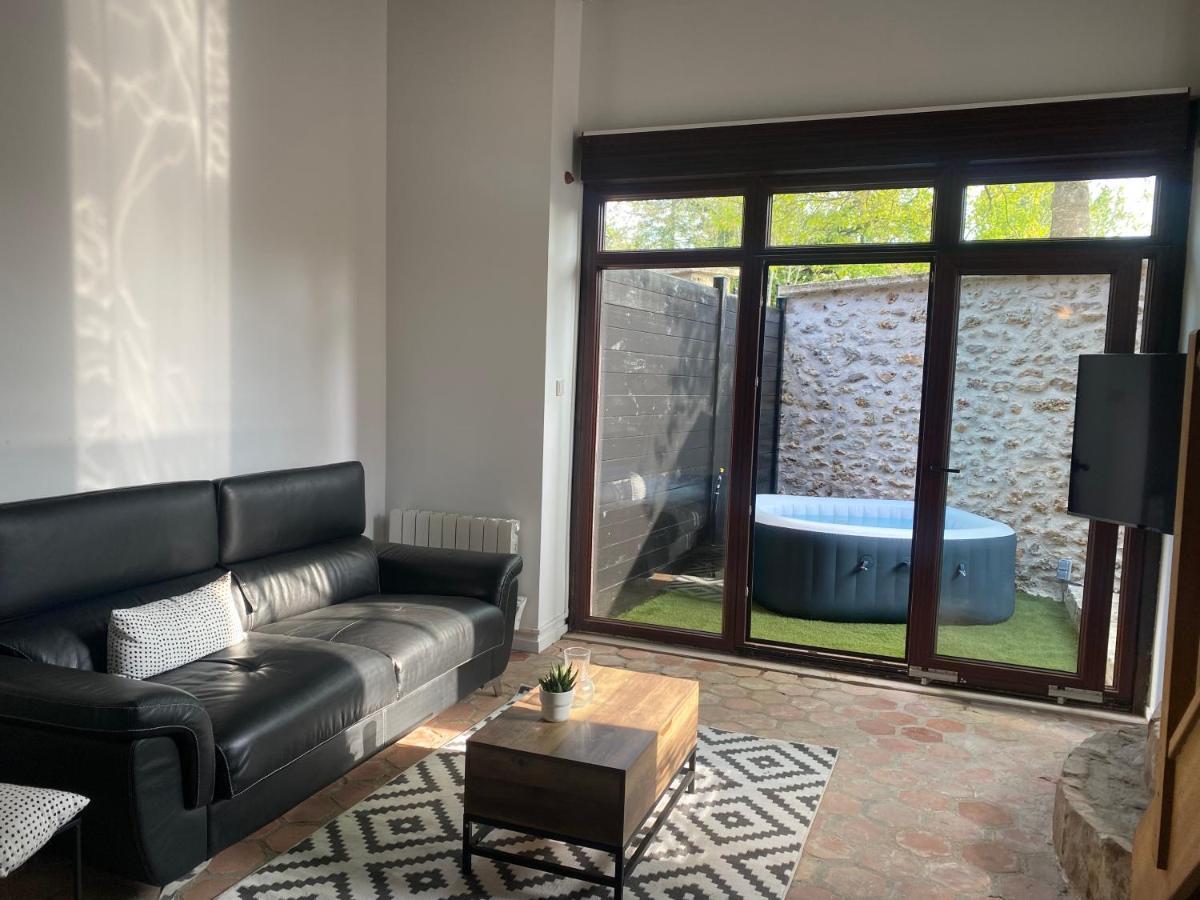 Bonnelles Studio Duplex Avec Spa Et Cour Privee מראה חיצוני תמונה