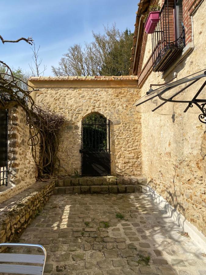 Bonnelles Studio Duplex Avec Spa Et Cour Privee מראה חיצוני תמונה
