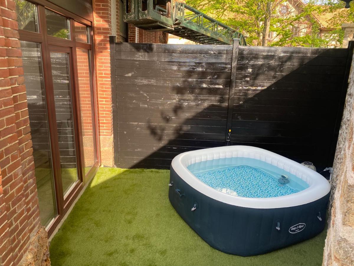 Bonnelles Studio Duplex Avec Spa Et Cour Privee מראה חיצוני תמונה