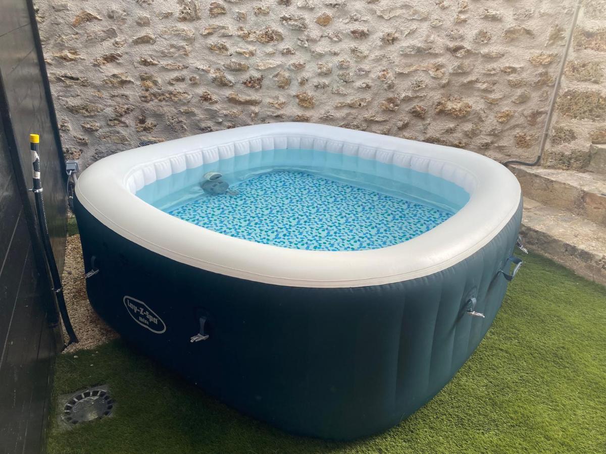 Bonnelles Studio Duplex Avec Spa Et Cour Privee מראה חיצוני תמונה